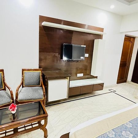 Hotel Starline Sector 28 Gurgaon Eksteriør bilde