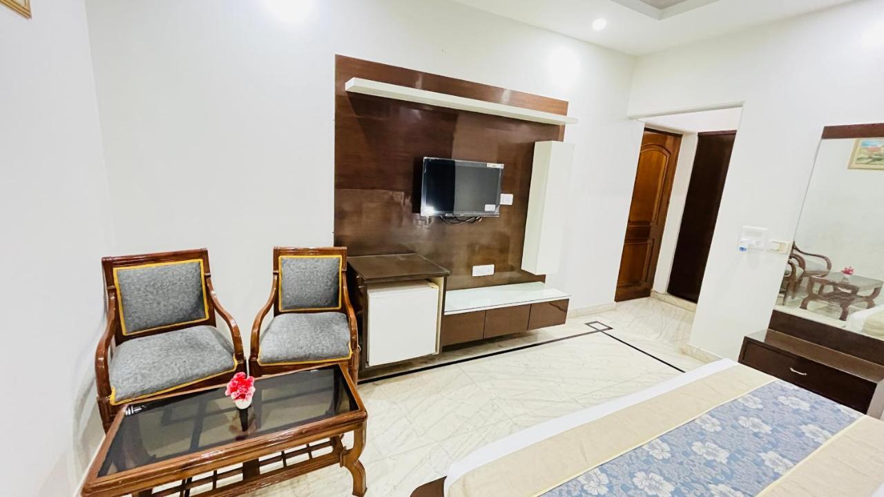 Hotel Starline Sector 28 Gurgaon Eksteriør bilde