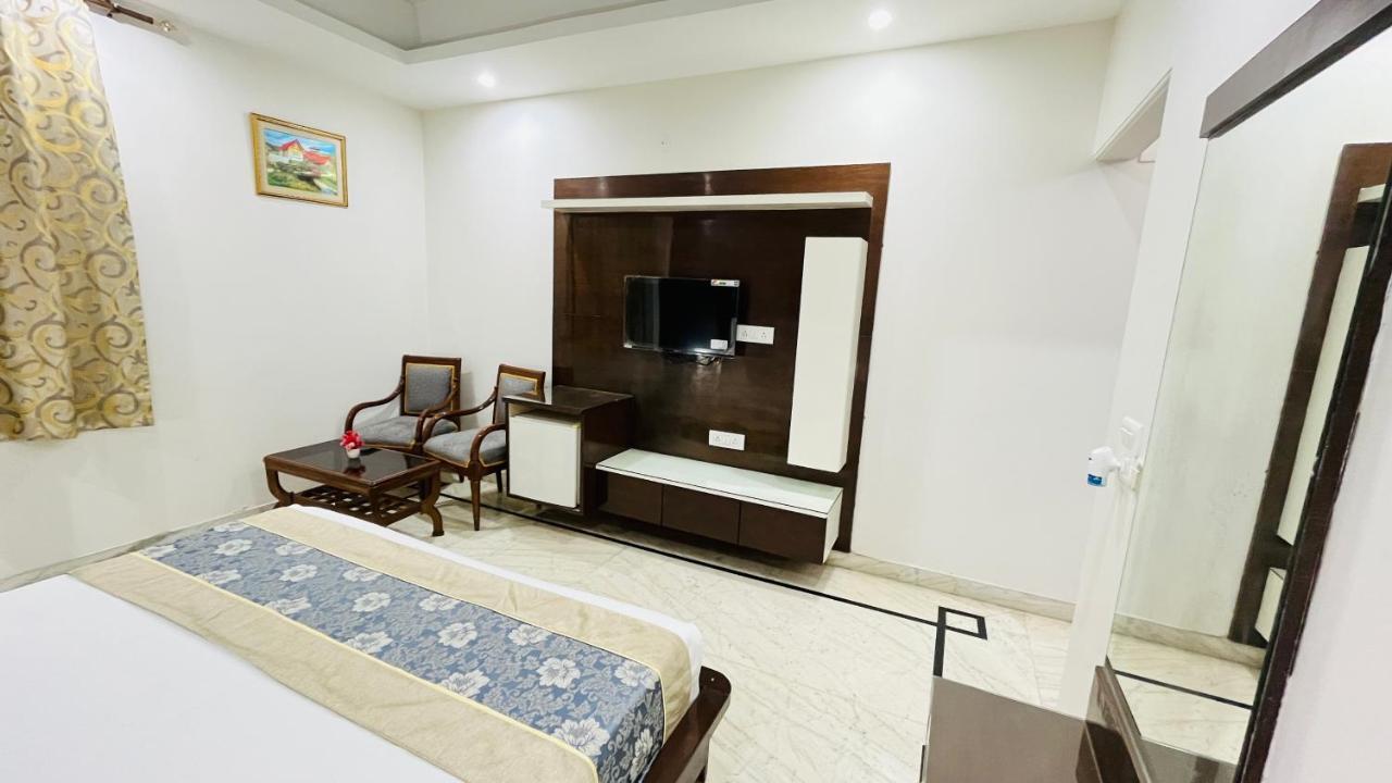 Hotel Starline Sector 28 Gurgaon Eksteriør bilde