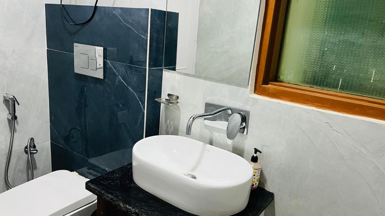Hotel Starline Sector 28 Gurgaon Eksteriør bilde