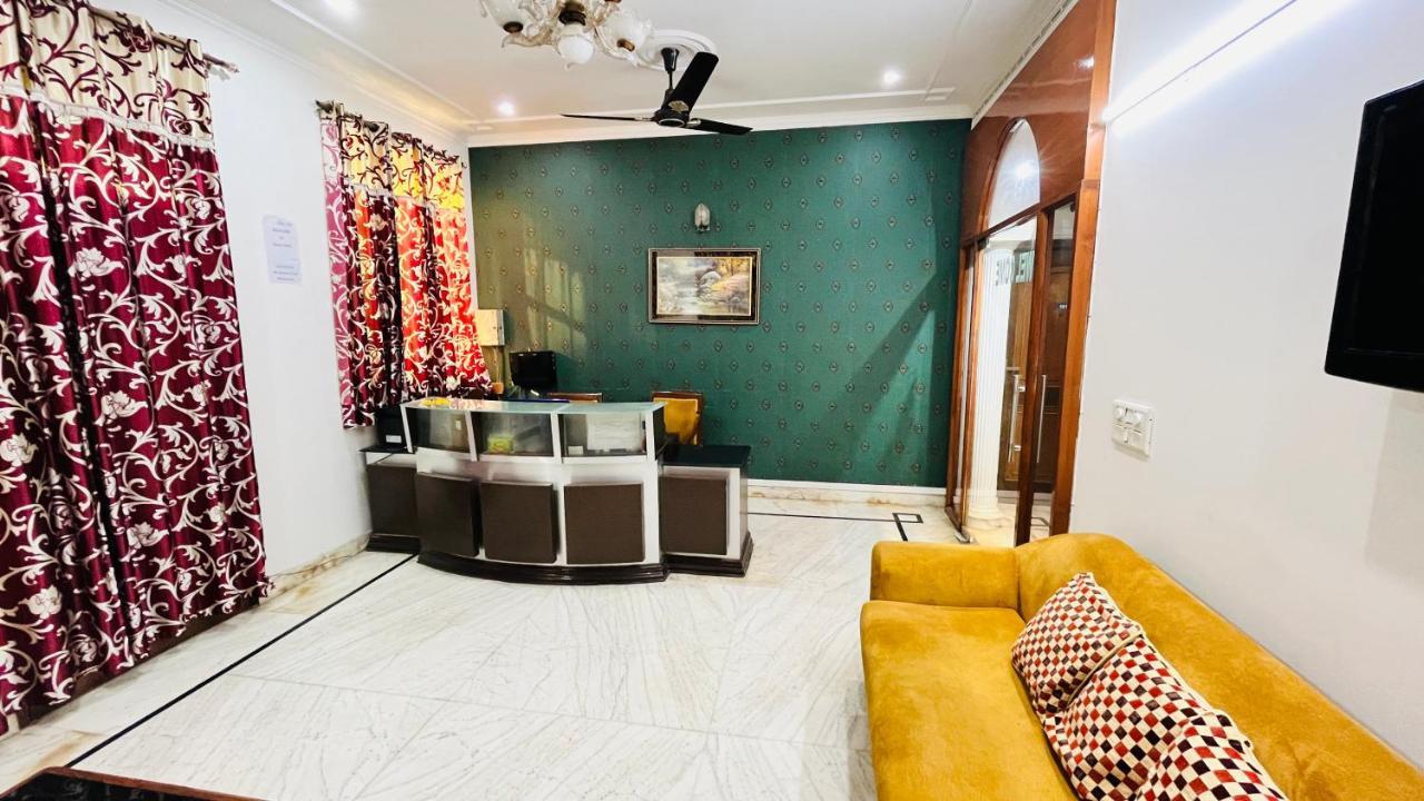 Hotel Starline Sector 28 Gurgaon Eksteriør bilde