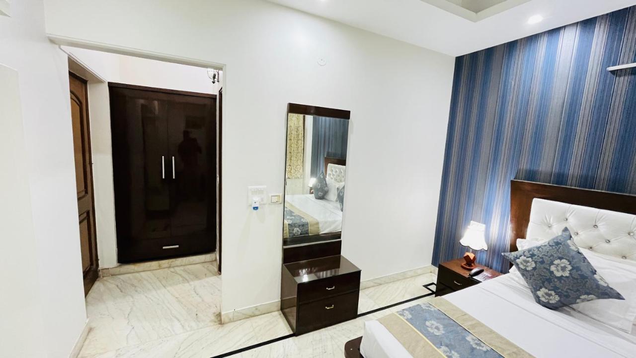 Hotel Starline Sector 28 Gurgaon Eksteriør bilde
