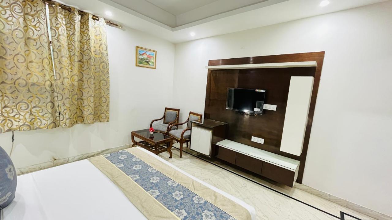 Hotel Starline Sector 28 Gurgaon Eksteriør bilde