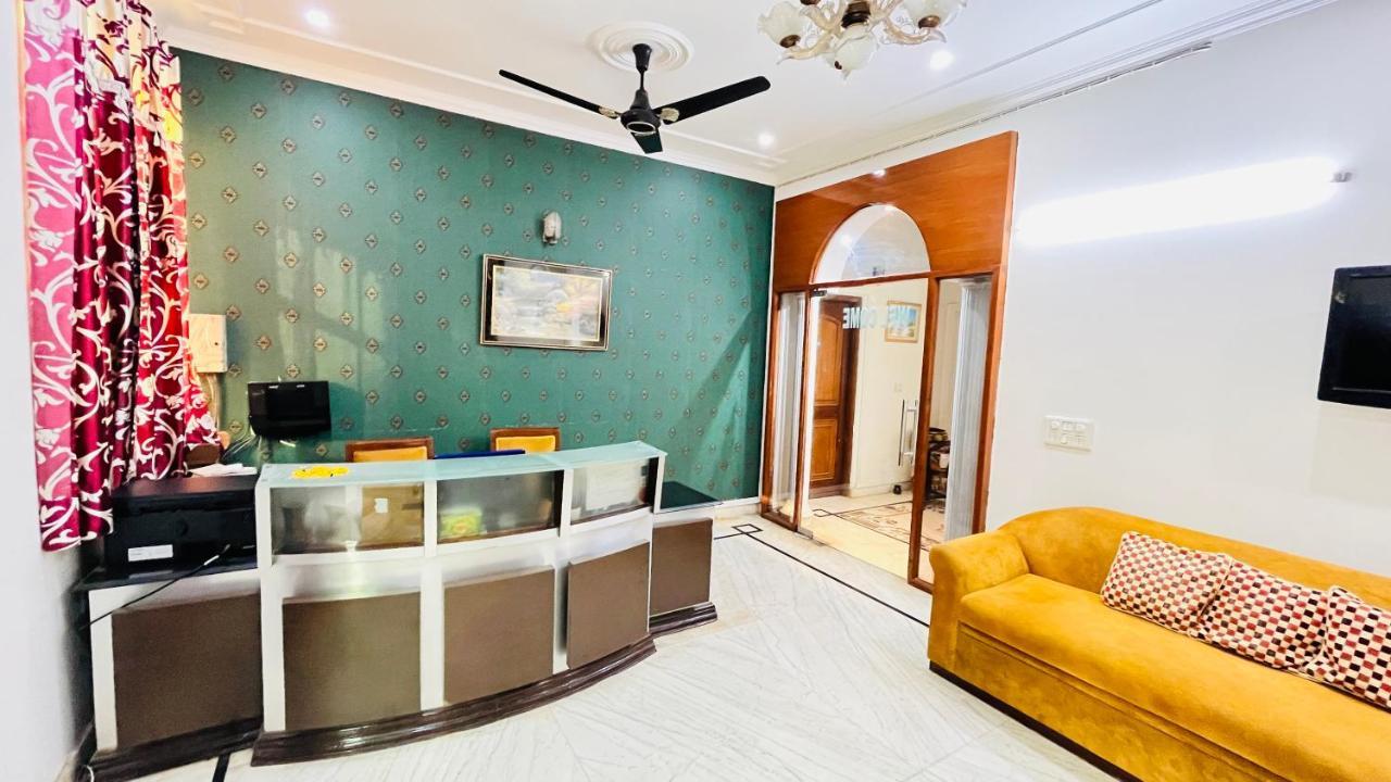 Hotel Starline Sector 28 Gurgaon Eksteriør bilde