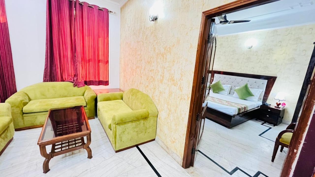 Hotel Starline Sector 28 Gurgaon Eksteriør bilde