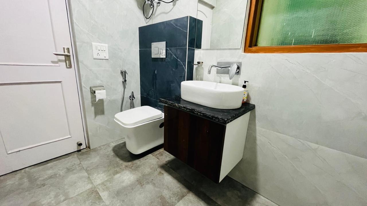 Hotel Starline Sector 28 Gurgaon Eksteriør bilde
