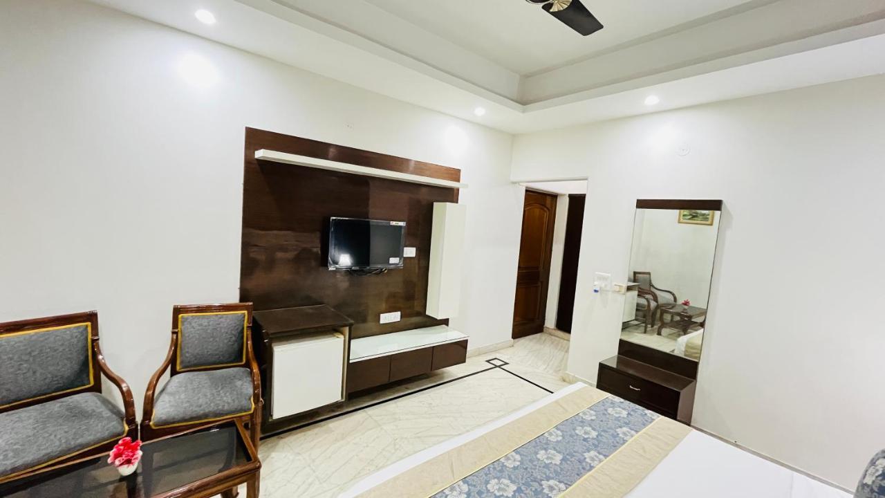 Hotel Starline Sector 28 Gurgaon Eksteriør bilde