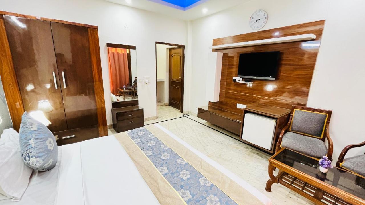 Hotel Starline Sector 28 Gurgaon Eksteriør bilde