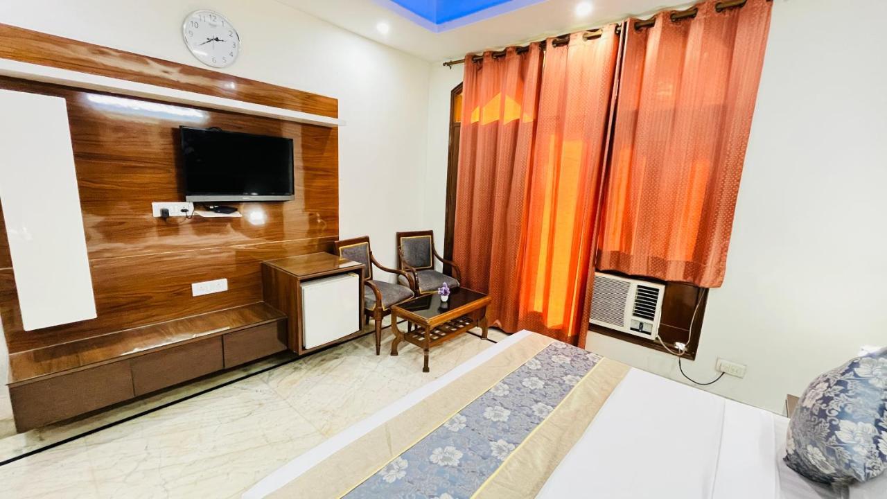 Hotel Starline Sector 28 Gurgaon Eksteriør bilde