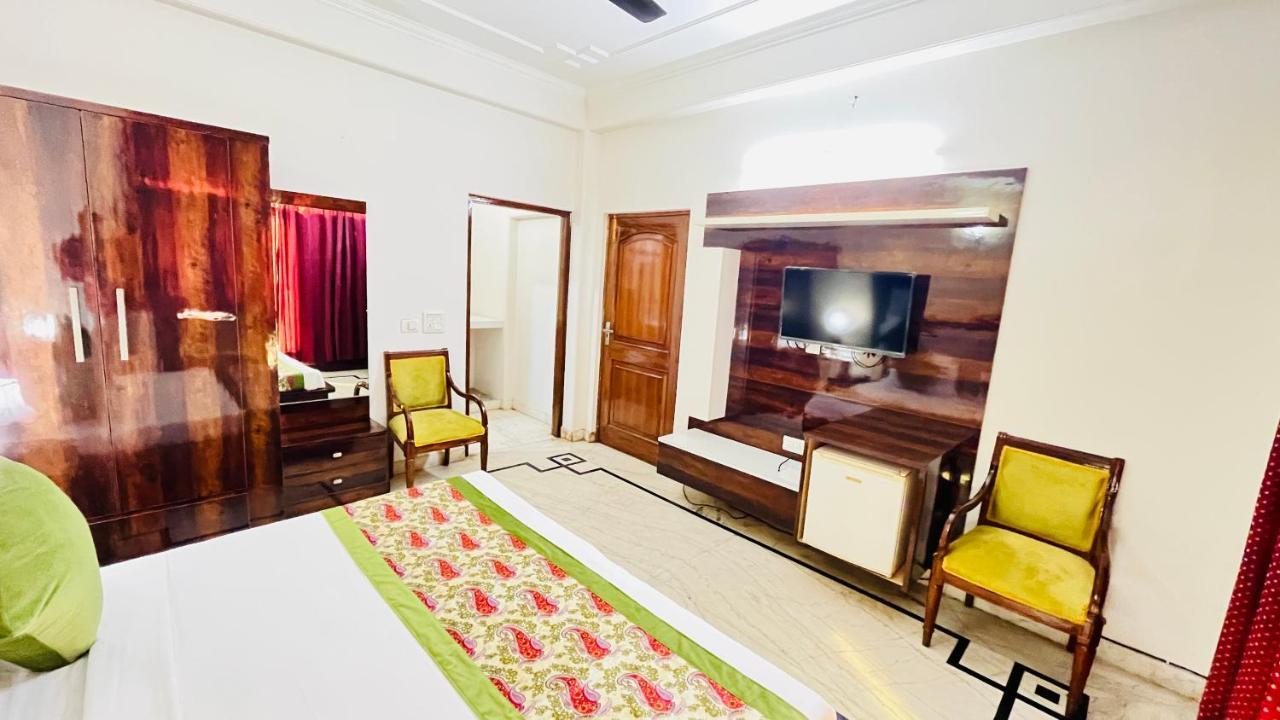 Hotel Starline Sector 28 Gurgaon Eksteriør bilde