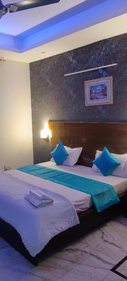 Hotel Starline Sector 28 Gurgaon Eksteriør bilde